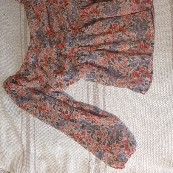 FREE WITH BUNDLE American Eagle| floral blouse - Picture 2 of 8